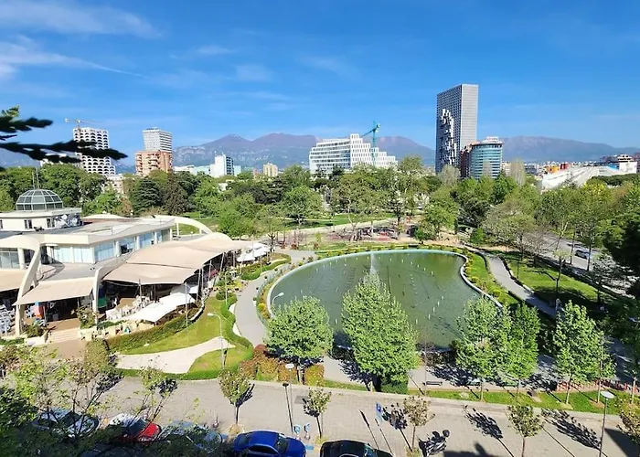 Penthouse With A View 地拉那