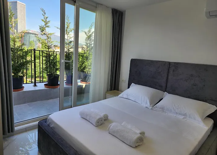 Penthouse With A View 地拉那